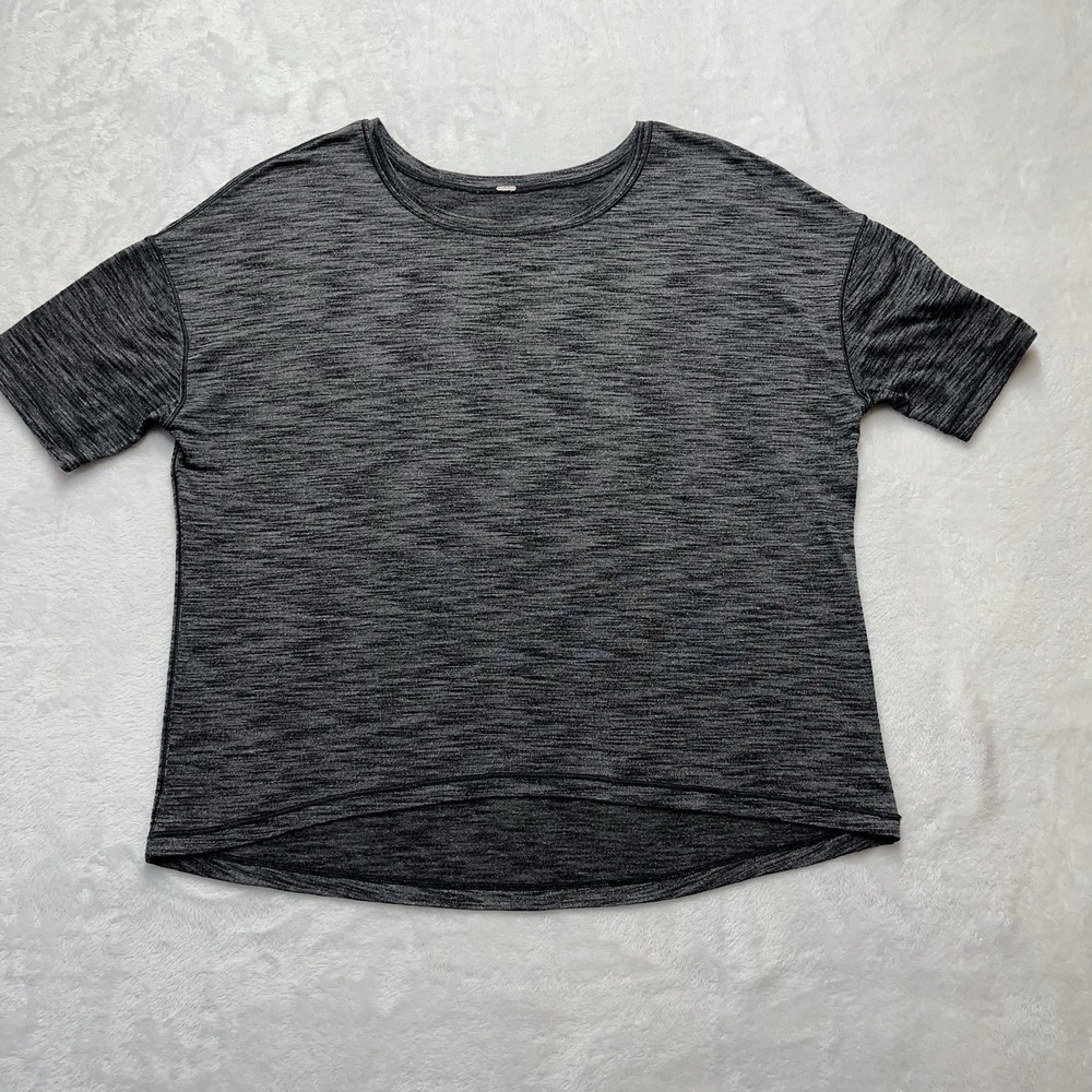 Lululemon Heathered Gray Crop Top Womens Medium/Large Fitness Athletic Running